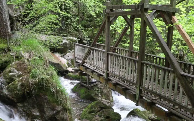 Weg entlang der Myrafälle